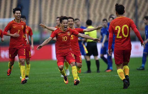 中国勇夺世界杯(中国队夺得世界杯，实现历史性突破)